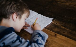 Enfant : lui faciliter l’apprentissage de l’écriture